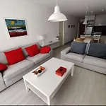 Apto. En Urbanizacion Albatros Con Salida A Playa *