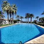 Apto. En Urbanizacion Albatros Con Salida A Playa *
